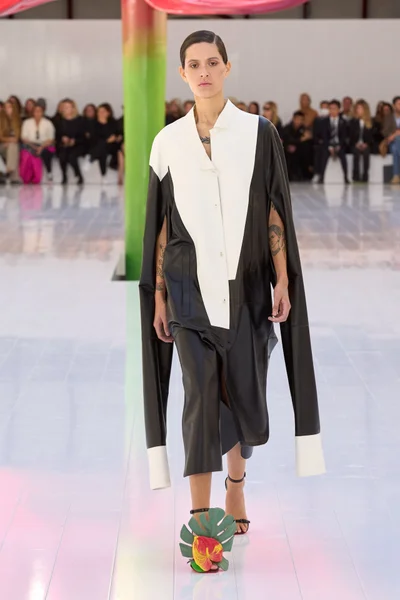 Look 25